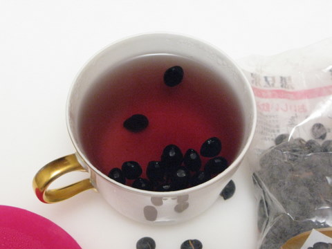 Japanese Diet Secret: Black Soybean Tea (Kuromame&nbsp;Tea)